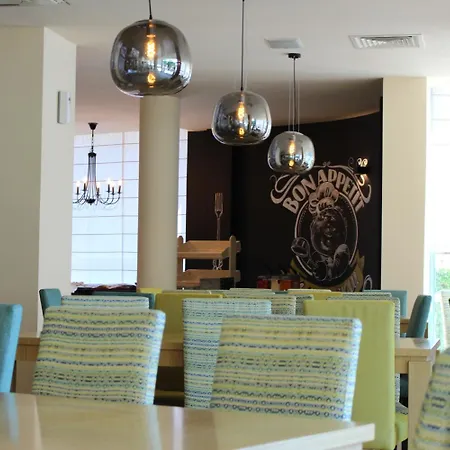 Marina Club